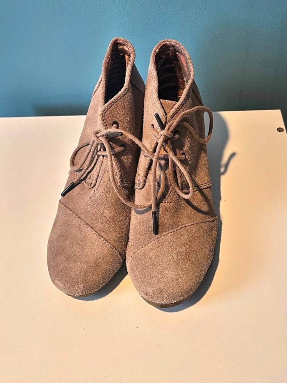 TOMS Taupe Suede Lace-Up Wedge Booties Booties 3-Inch Heel Size 8